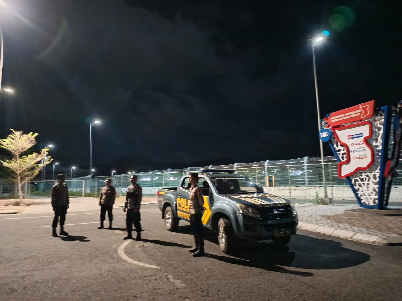 Polres Loteng Tingkatkan Patroli Di Kawasan Sirkuit Mandalika Jelang Perhelatan MotoGP 2024.