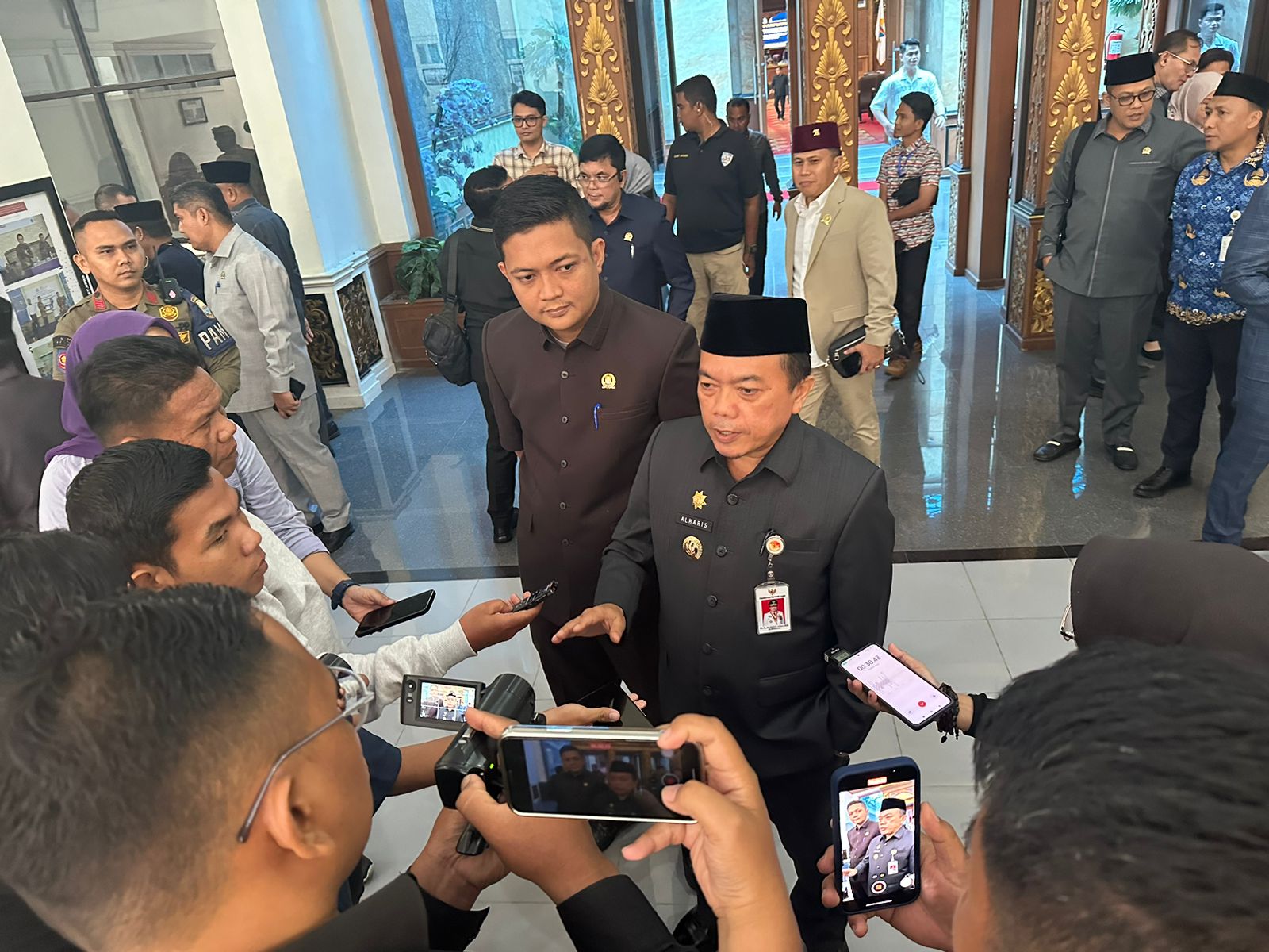 Ketua DPRD Provinsi Jambi Muhammad Hafiz Ketok Palu Pengesahan RanPerda APBD 2025