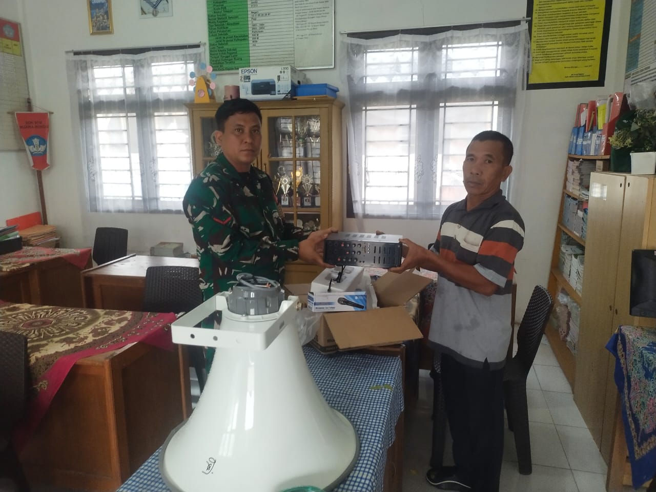 Tingkatkan Nasionalisme Siswa, Kodim 0416/Bute Berikan Bantuan Peralatan Audio