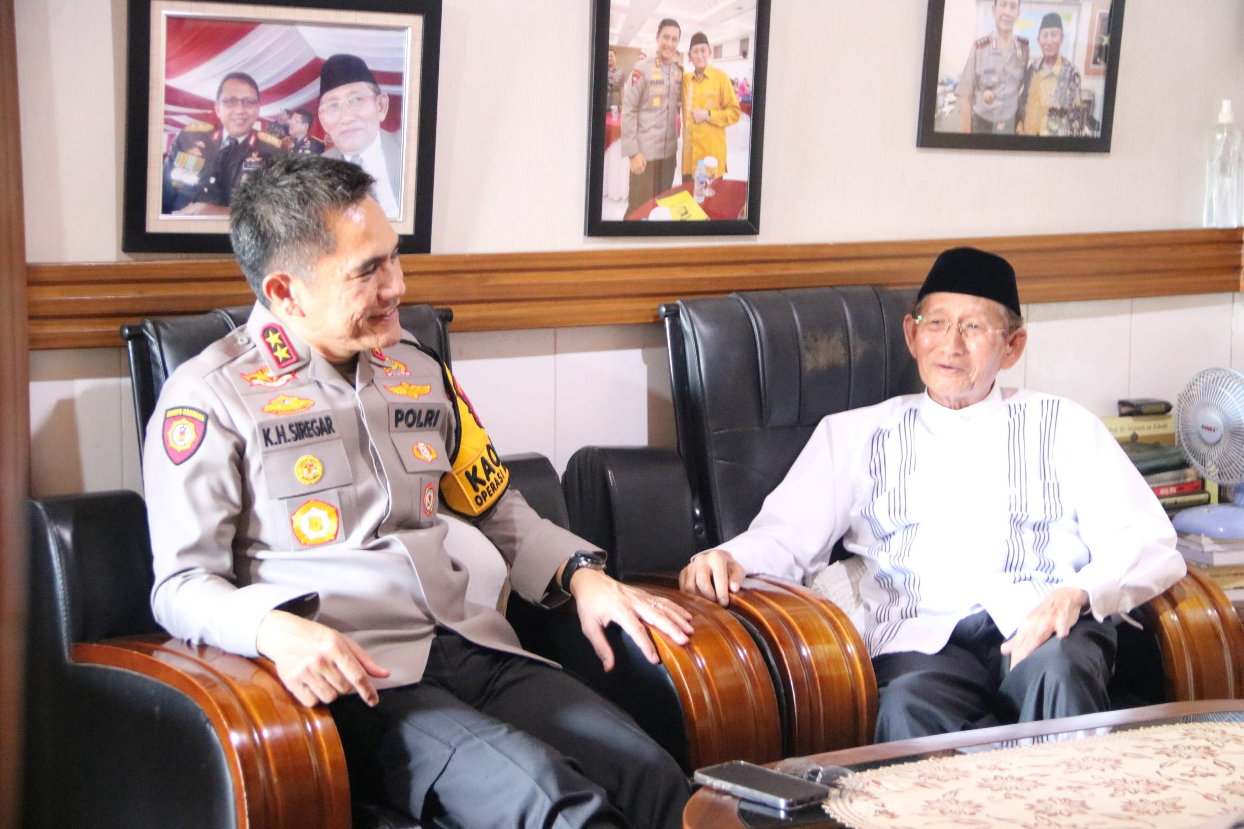 Kapolda Jambi, Irjen Pol. Krisno Halomoan Siregar Silaturahmi Dengan Tokoh Masyarakat Jambi, Dr. H.Umar Yusuf