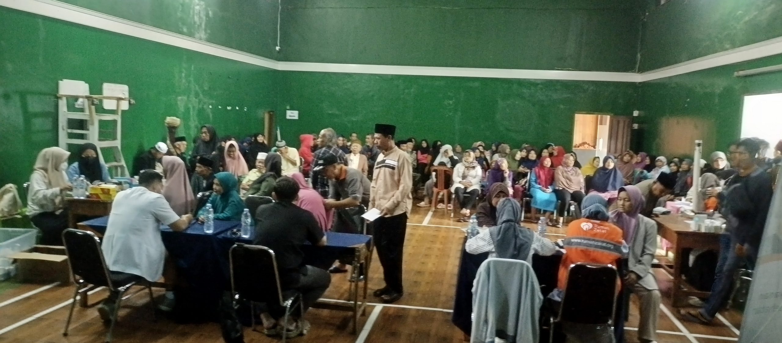 Berkolaborasi dengan Bakomubin Kab.Bandung, Jawara dan Media Polisi Nasional, Rumah Zakat Gelar Bakti Kesehatan di Desa Sukarame Kec.Pacet