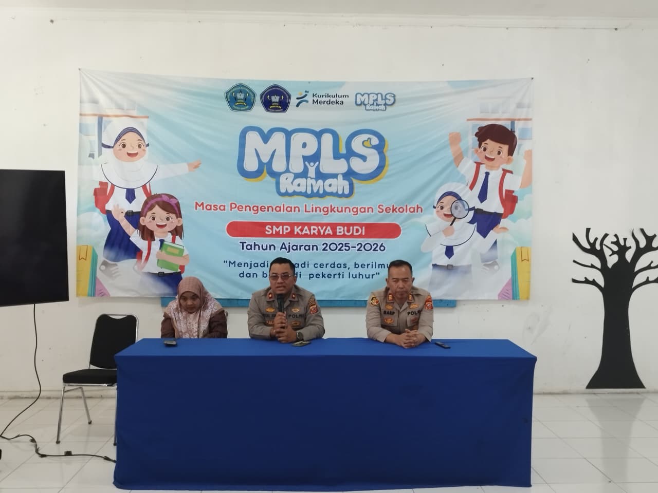 Giat MPLS di SMP Karya Budi, Polsek Cileunyi gencar Laksanakan Binluh Kenakalan Remaja dan bahaya Narkoba Sejak Dini