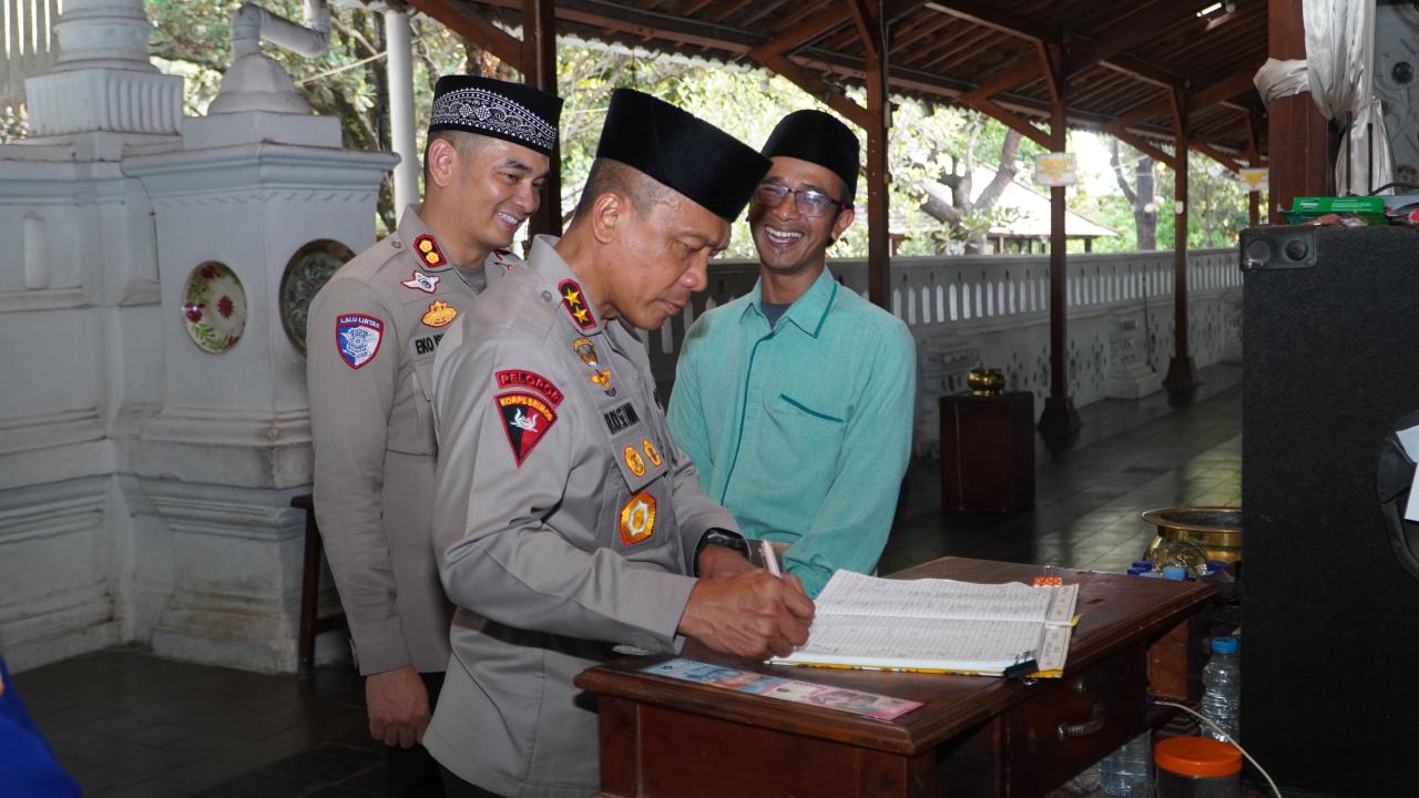 Kapolda Jabar Ziarah ke Makam Sunan Gunung Jati di Cirebon