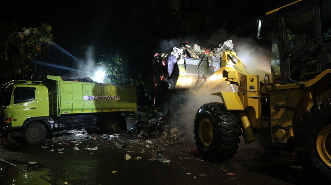 180 Ton Sampah di TPS Ence Azis Diangkut, Sistem Baru Diterapkan