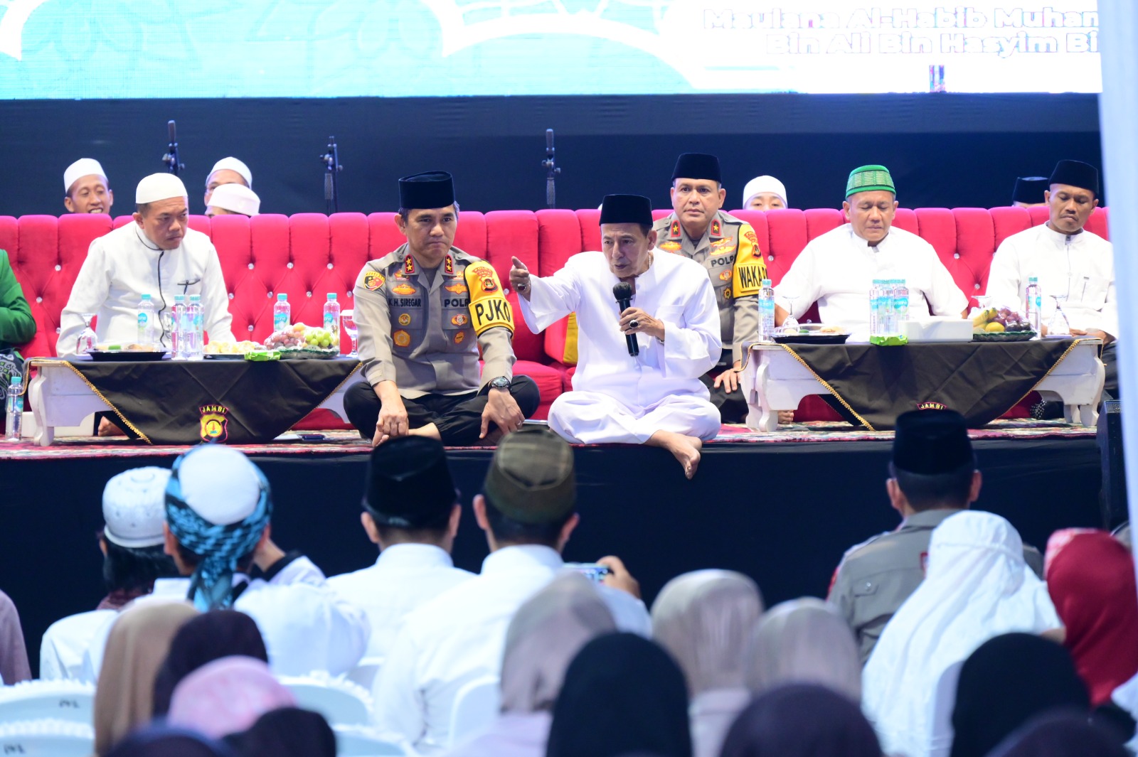 Polda Jambi Gelar Silaturahmi Kebangsaan Bersama Habib Luthfi, Ribuan Jamaah Padati Lapangan Mapolda