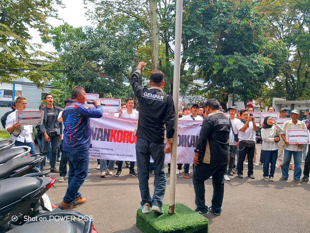 GEMPAR Gedor Disdik Bandung : Bongkar Dugaan Titipan Siswa, Pungli, dan Dugaan Skandal Korupsi Pendidikan”