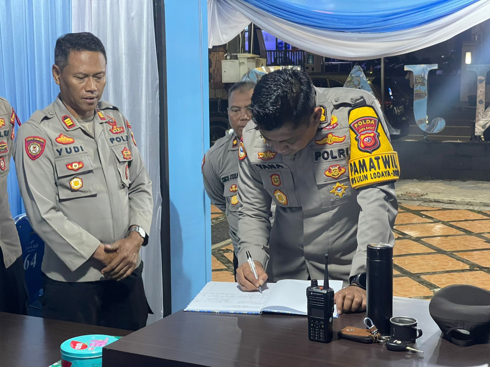 Pastikan Natal Aman, Personel Polda Jabar Cek Gereja dan Pos Pam Ops Lilin Lodaya 2025 di Wilayah Polres Banjar