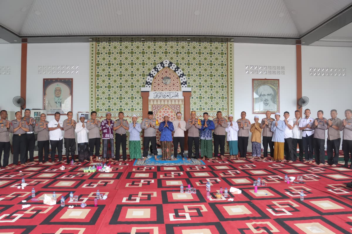 Sambut Ramadan 1447 H, Kapolres Tanjab Barat Pererat Silaturahmi ke Ponpes Al-Baqiatush Shalihat