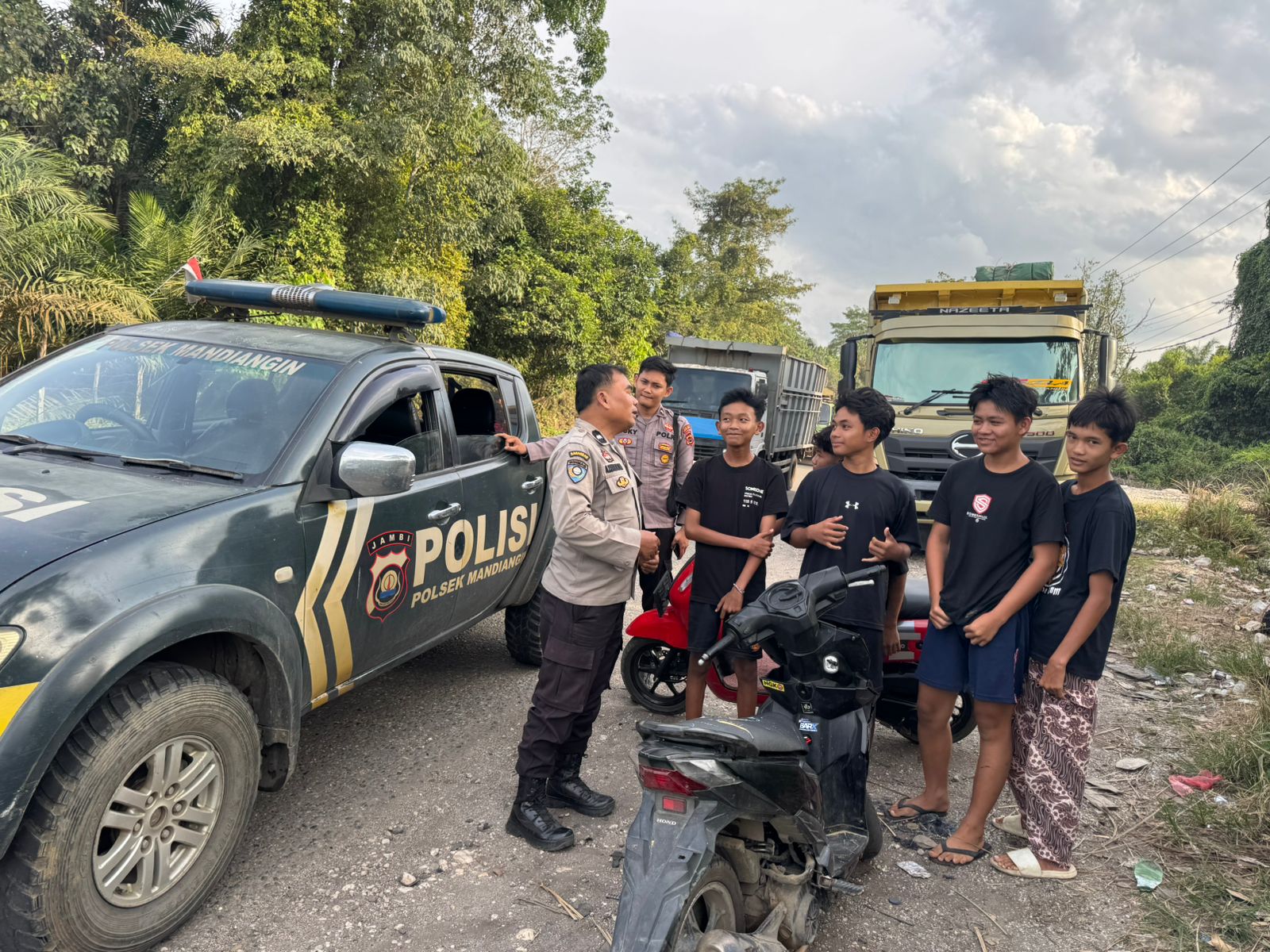Polsek Mandiangin Gencarkan Patroli Ramadhan, Polisi Sambangi Warga Cegah Kriminalitas dan Balap Liar