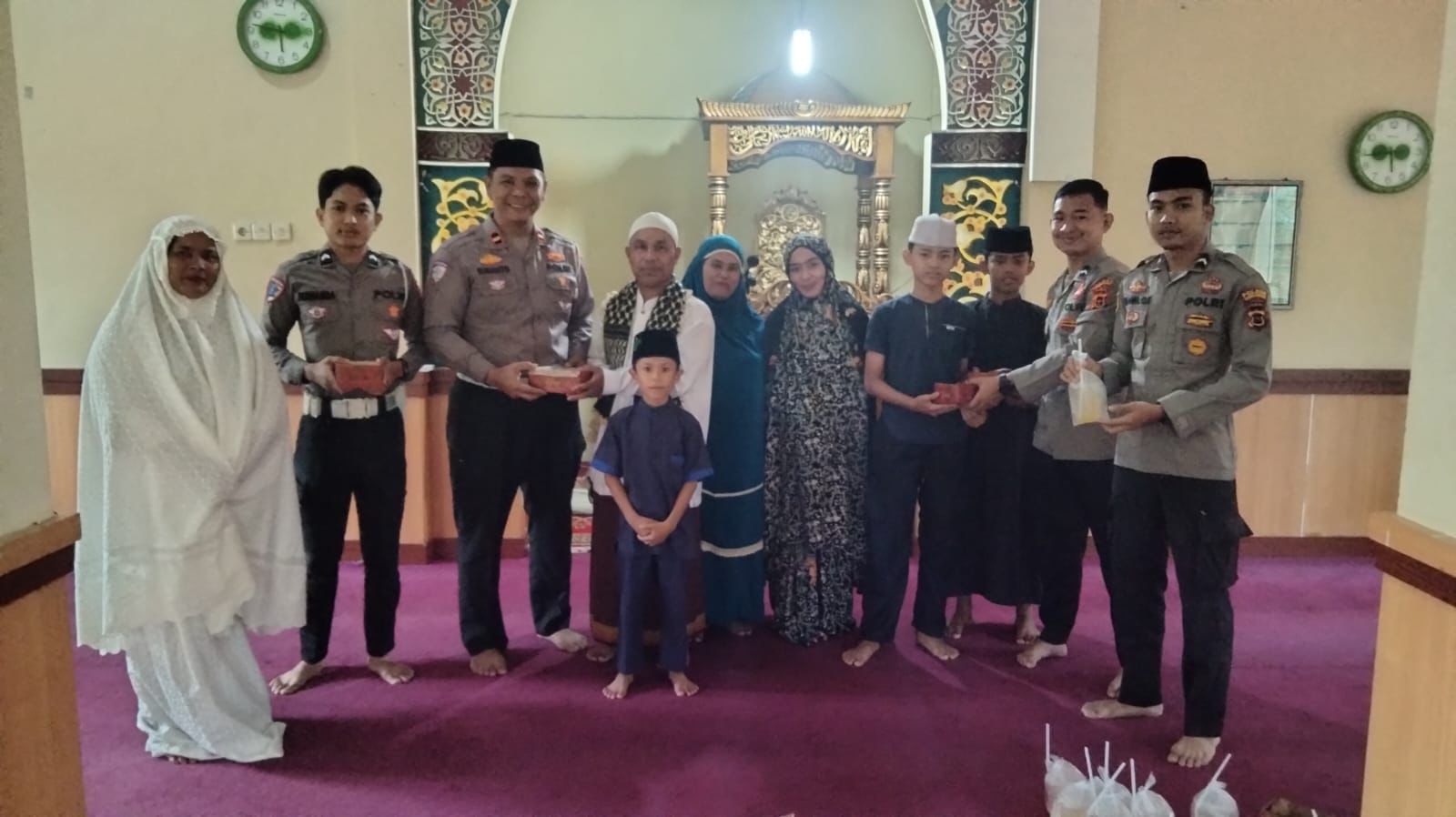 Polres Sarolangun Tebar Kebaikan di Bulan Suci: Setiap Hari Berbagi Takjil untuk Jamaah Ramadhan 1447 H