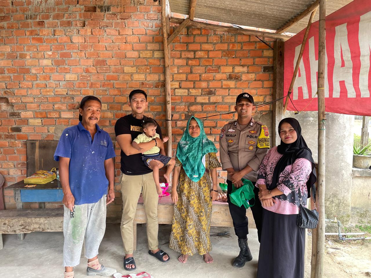 Kapolsek Tebing Tinggi Jalankan Program Bapak Asuh Stunting, Sambangi Kediaman Mutiara Solekhah