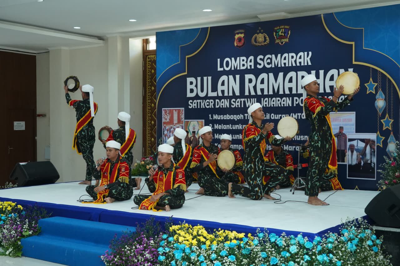 Gema Selawat dan Tabuhan Rebana Getarkan Polda Jabar, Irjen Pol Rudi Setiawan Hadiri Final Lomba Marawis