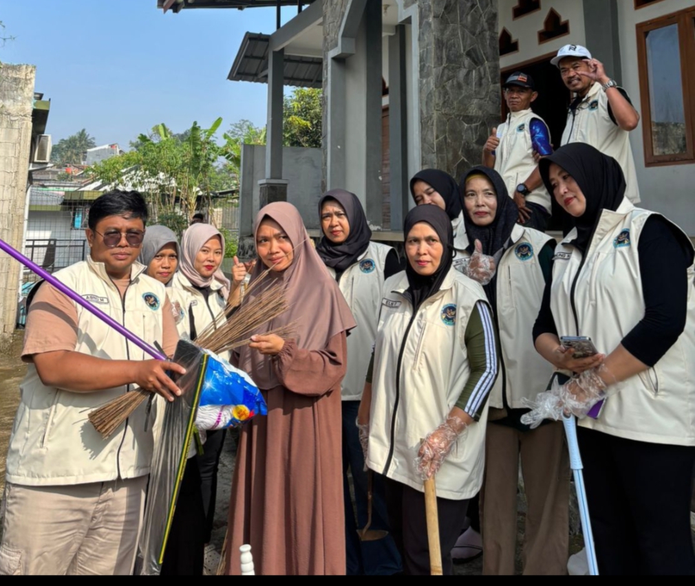 SPPG Cibiru Wetan Chefira Korve Gelar Aksi Bersih Lingkungan dan Pembagian Alat Kebersihan Sambut Ramadan
