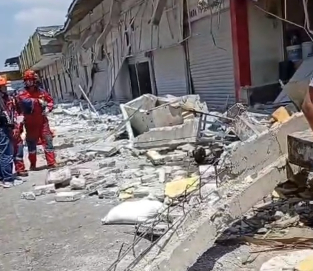 Di Duga Adanya Korupsi Kualitas Spesifikasi, Baru Berjalan Enam Bulan di Bangun Pasar Soreang Ambruk.